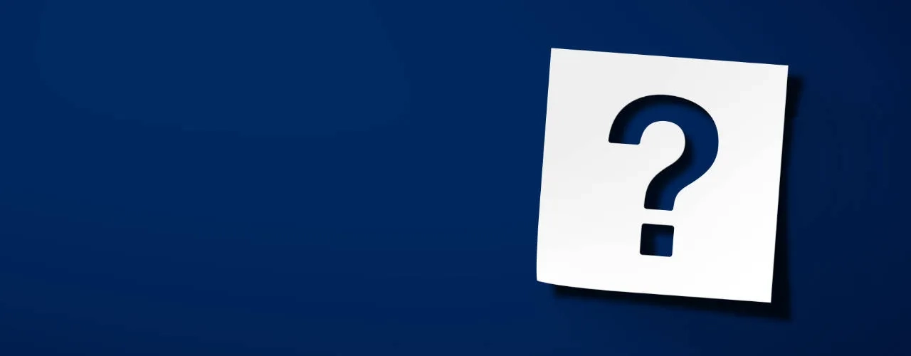 Fragezeichen auf dunkelblauem Hintergrund für FAQ