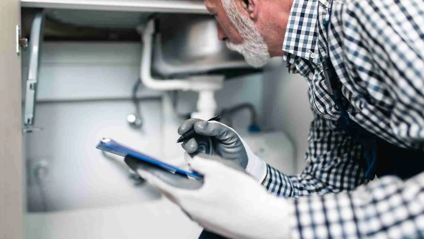 Risikoanalyse wasserleitender Systeme in Gebäuden